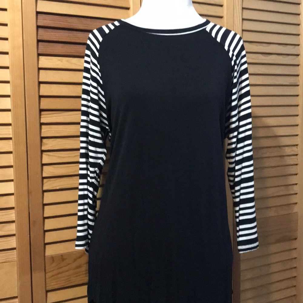 COPY - LuLaRoe Randy black and white striped Large